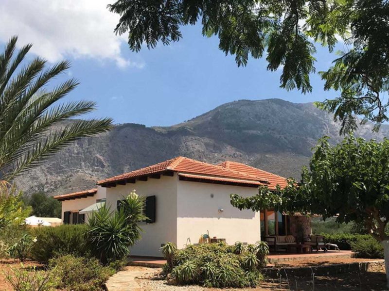 2-bedroom house with big plot and gardens | Ierapetra | Crete