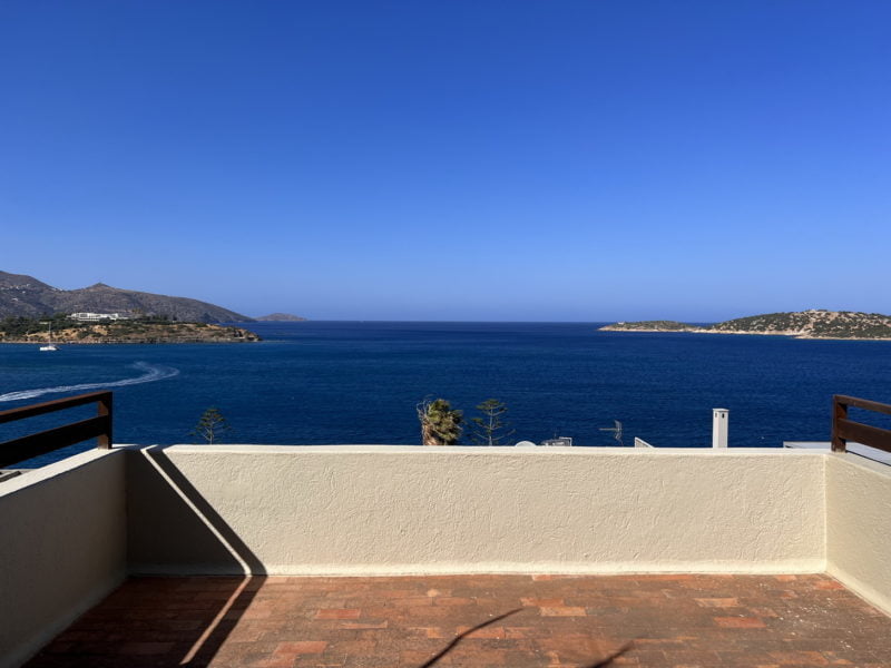 Two bedroom apartment with beautiful terrace and sea views