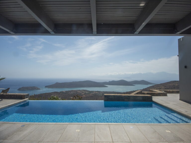 Elegant 4-Bedroom Villa with Breathtaking Sea Views in Plaka/Elounda